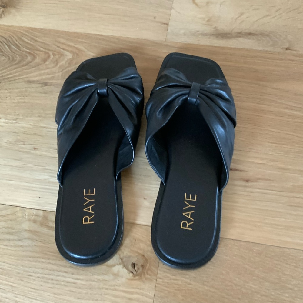Spring Refresh 🌸 
Raye Bellamy Slide - Picture 9 of 12